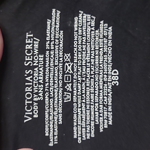 Victoria's Secret 38D - 2 bras - Picture 9 of 9